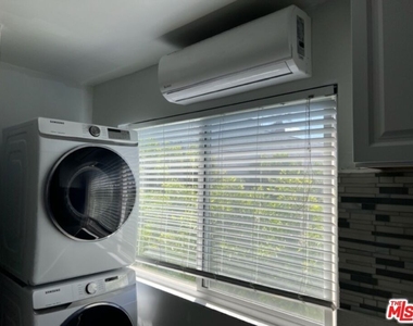 3568 S Budlong Avenue - Photo Thumbnail 5
