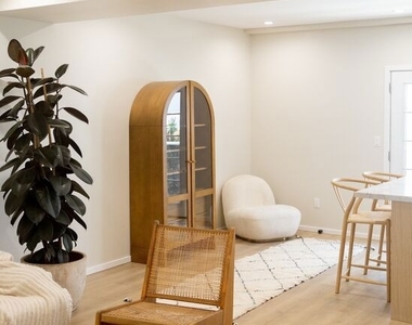1409 N Hudson Avenue - Photo Thumbnail 5