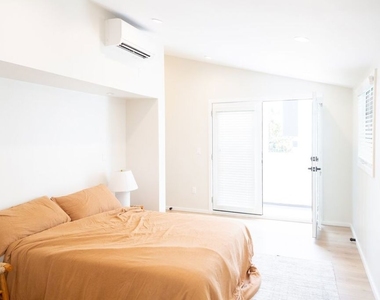 1409 N Hudson Avenue - Photo Thumbnail 9