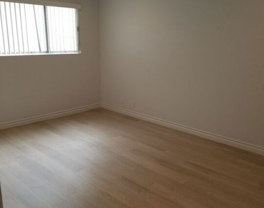 7607 Norton Avenue - Photo Thumbnail 7
