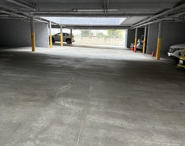 957 S St Andrews Place - Photo Thumbnail 9