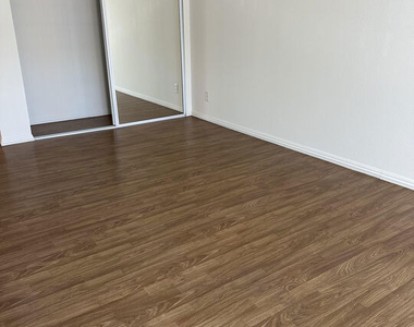 957 S St Andrews Place - Photo Thumbnail 8