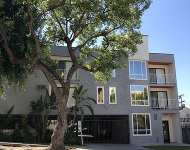 957 S St Andrews Place - Photo Thumbnail 10