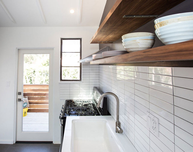 1807 Montana Ave - Photo Thumbnail 3