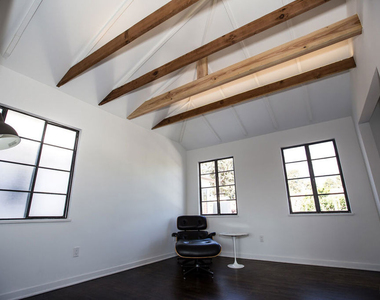 1807 Montana Ave - Photo Thumbnail 14