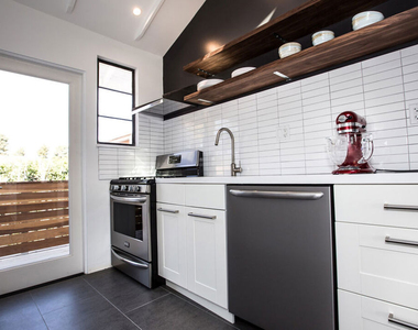 1807 Montana Ave - Photo Thumbnail 5
