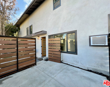 901 S Barrington Avenue - Photo Thumbnail 23