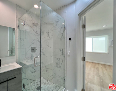 901 S Barrington Avenue - Photo Thumbnail 13