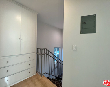901 S Barrington Avenue - Photo Thumbnail 20