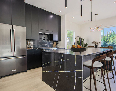 1815 Barry Avenue - Photo Thumbnail 1