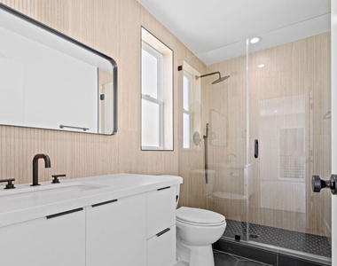 1815 Barry Avenue - Photo Thumbnail 6