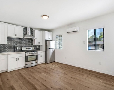 8906 S Harvard Boulevard - Photo Thumbnail 2