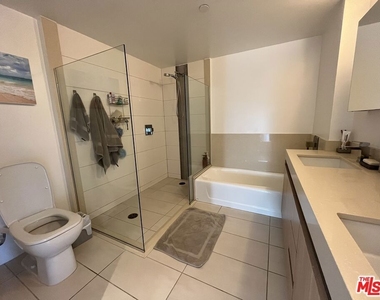 932 N Alfred Street - Photo Thumbnail 9