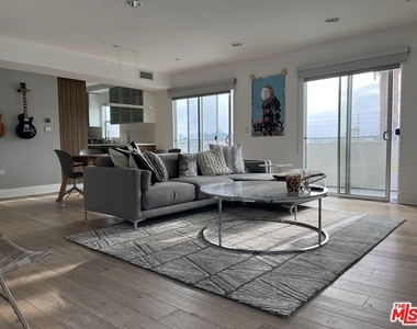 932 N Alfred Street - Photo Thumbnail 1