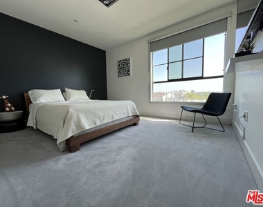 932 N Alfred Street - Photo Thumbnail 7
