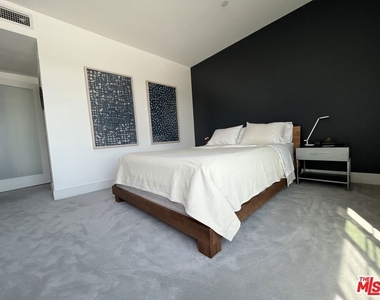 932 N Alfred Street - Photo Thumbnail 8