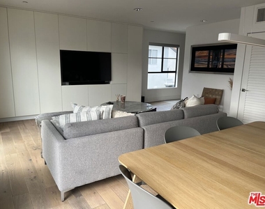 932 N Alfred Street - Photo Thumbnail 3