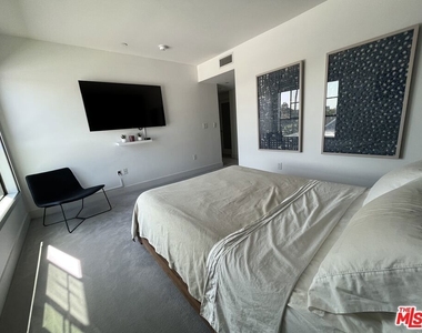 932 N Alfred Street - Photo Thumbnail 11