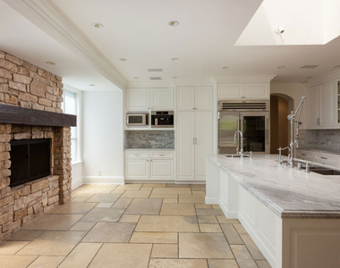 9507 Heather Road - Photo Thumbnail 11