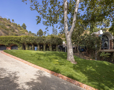 9507 Heather Road - Photo Thumbnail 2