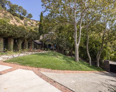 9507 Heather Road - Photo Thumbnail 3