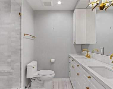 7250 Franklin Avenue - Photo Thumbnail 14