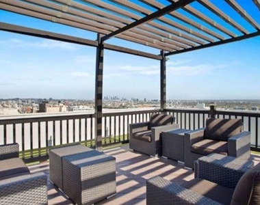 7250 Franklin Avenue - Photo Thumbnail 32