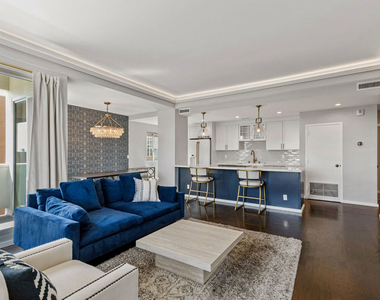 7250 Franklin Avenue - Photo Thumbnail 3