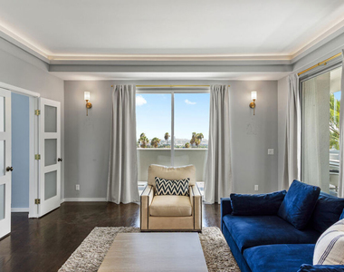 7250 Franklin Avenue - Photo Thumbnail 2
