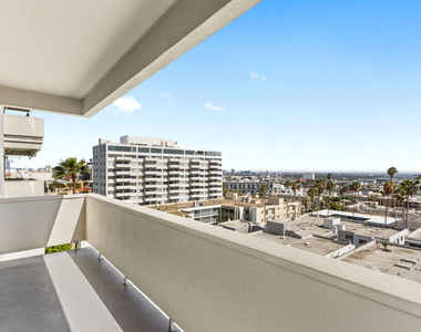 7250 Franklin Avenue - Photo Thumbnail 18
