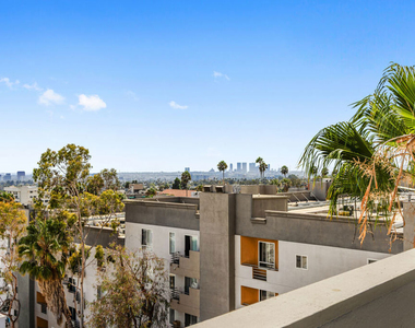 7250 Franklin Avenue - Photo Thumbnail 19