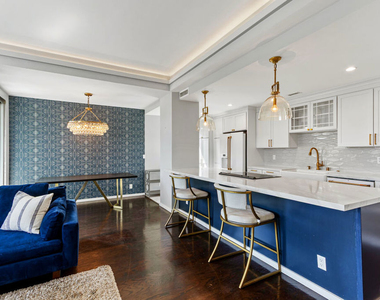 7250 Franklin Avenue - Photo Thumbnail 4