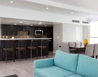 7250 Franklin Avenue - Photo Thumbnail 27