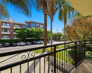 1885 Veteran Avenue - Photo Thumbnail 8