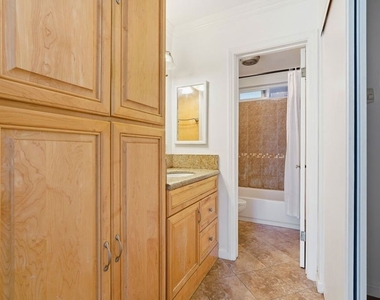 1885 Veteran Avenue - Photo Thumbnail 3