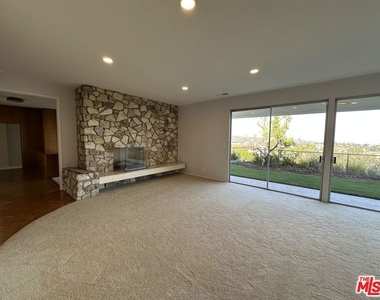 1212 Roberto Lane - Photo Thumbnail 6