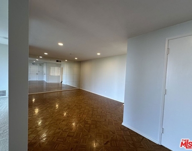 1212 Roberto Lane - Photo Thumbnail 7