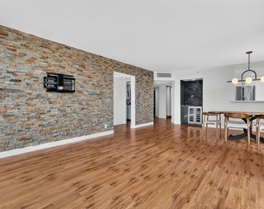 343 Pioneer Drive - Photo Thumbnail 9