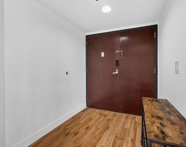 343 Pioneer Drive - Photo Thumbnail 6