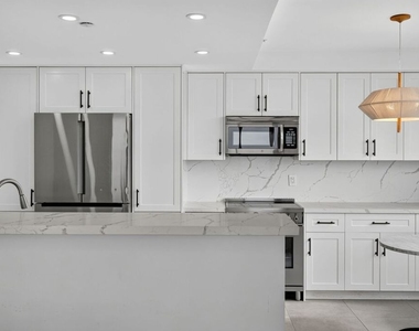 343 Pioneer Drive - Photo Thumbnail 16