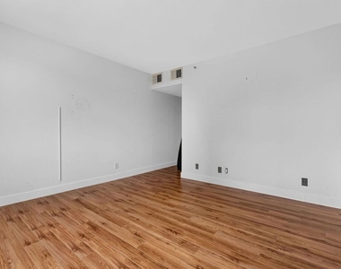 343 Pioneer Drive - Photo Thumbnail 30
