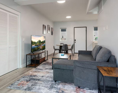 917 S Berendo Street - Photo Thumbnail 2