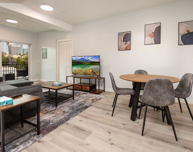 917 S Berendo Street - Photo Thumbnail 3