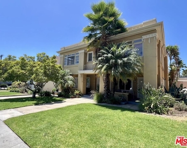2011 N Vermont Avenue - Photo Thumbnail 16