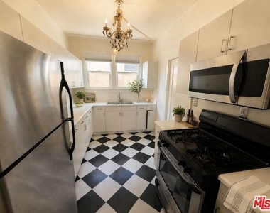 2011 N Vermont Avenue - Photo Thumbnail 4
