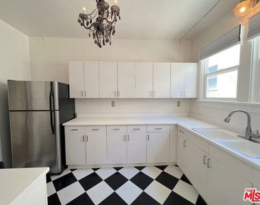 2011 N Vermont Avenue - Photo Thumbnail 5
