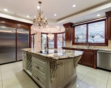 332 S Almont Drive - Photo Thumbnail 9