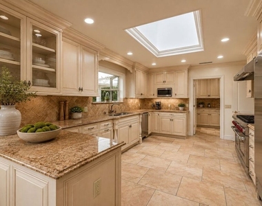 1915 Loma Vista Drive - Photo Thumbnail 5