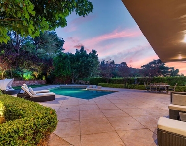1915 Loma Vista Drive - Photo Thumbnail 13