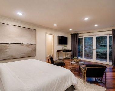 1915 Loma Vista Drive - Photo Thumbnail 10
